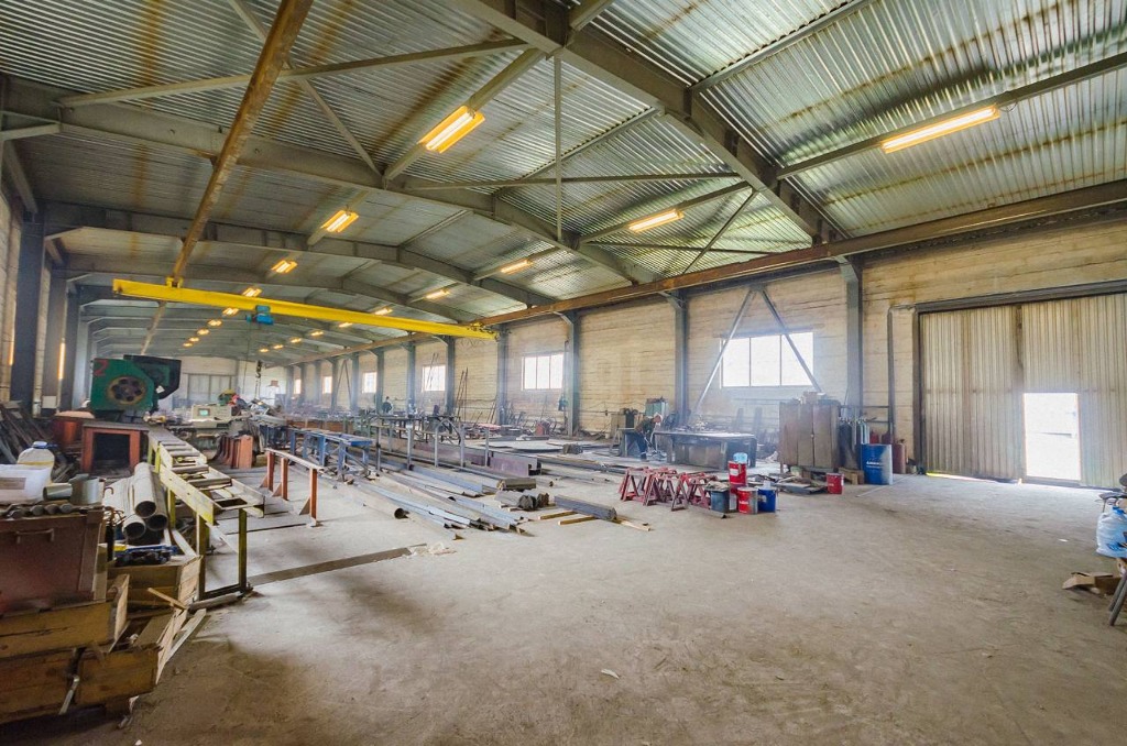 Металлистов 1 среднеуральск. Среднеуральск советская 3а. Среднеуральск прокат. Лесная 2б среднеуральск. Производственное помещение требует ремонта.